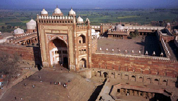 Fatehpur Sikri is a monument i have seen most number of times after Taj mahal. Know more about Fatehpur Sikri Fort, Munument, History, timings and much more.