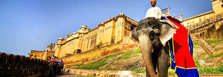 2 Night 3 Day Golden Triangle Tour Package in India: 2 Nights 3 Days Delhi Agra Jaipur Train Trip & Luxurious Golden Triangle Tour Package on budget prices.